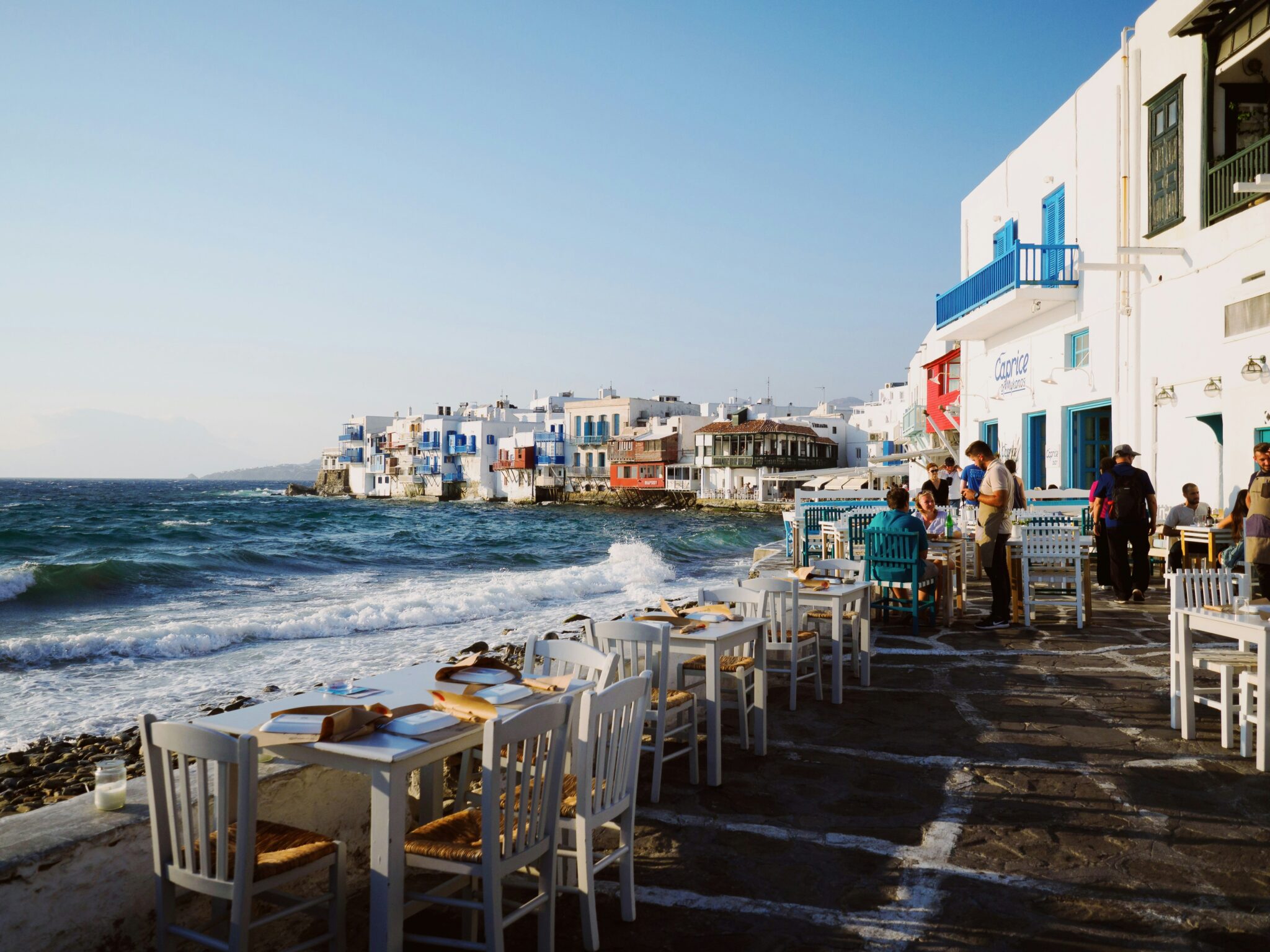 Mykonos: Um Paraíso de Luxo, Cultura e Vida Vibrante no Coração do Mediterrâneo